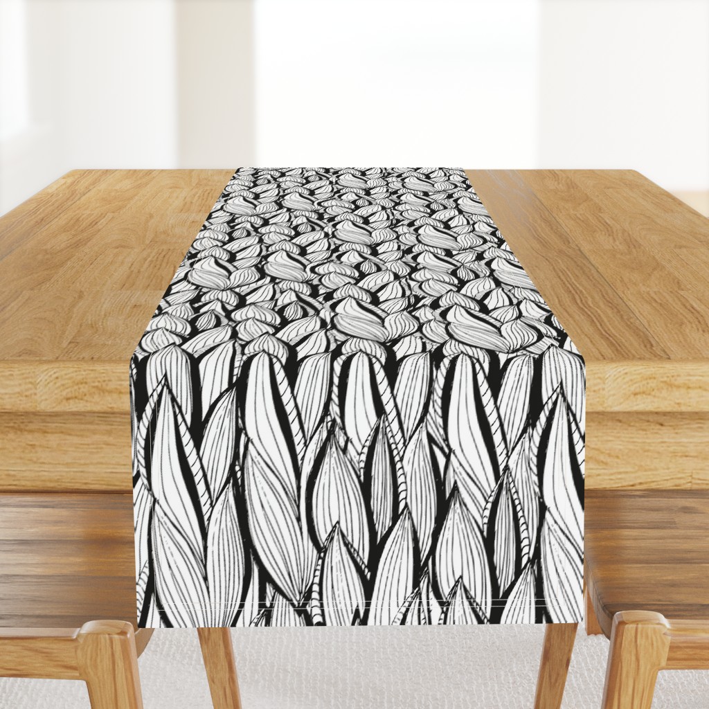 Weaved Black and Whit Kilim Corn Leaves