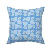 Knotty Cat - white on blue, small