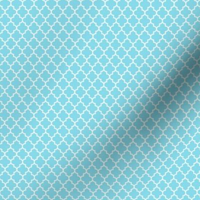 quatrefoil sky blue - small