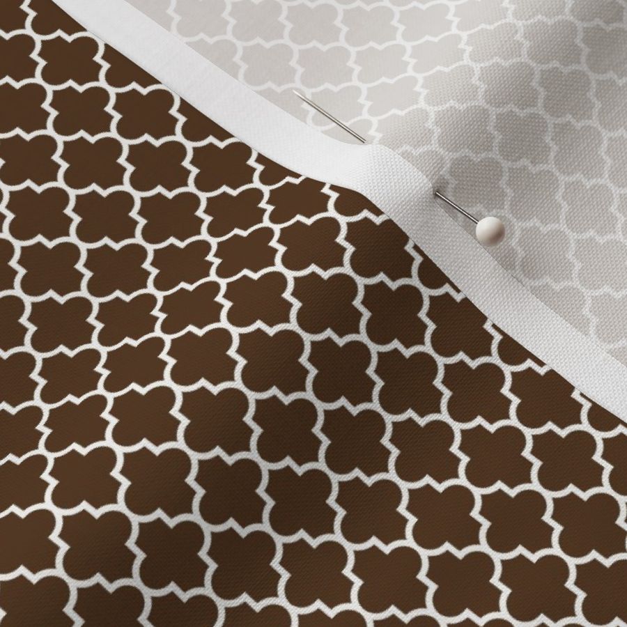 quatrefoil brown - small