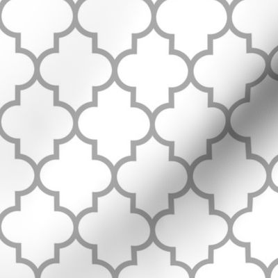 quatrefoil MED grey on white