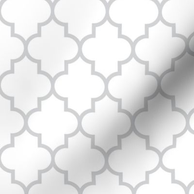 quatrefoil MED light grey on white