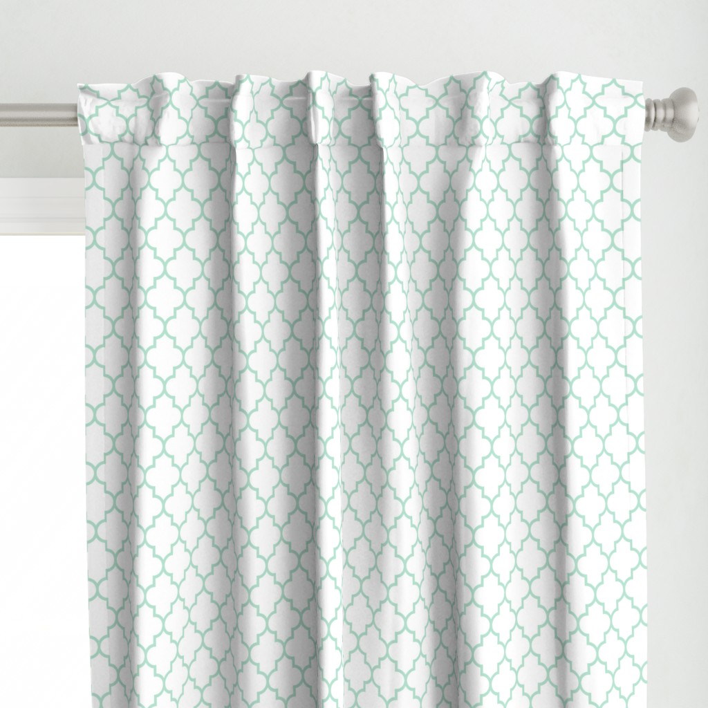 quatrefoil MED mint green on white