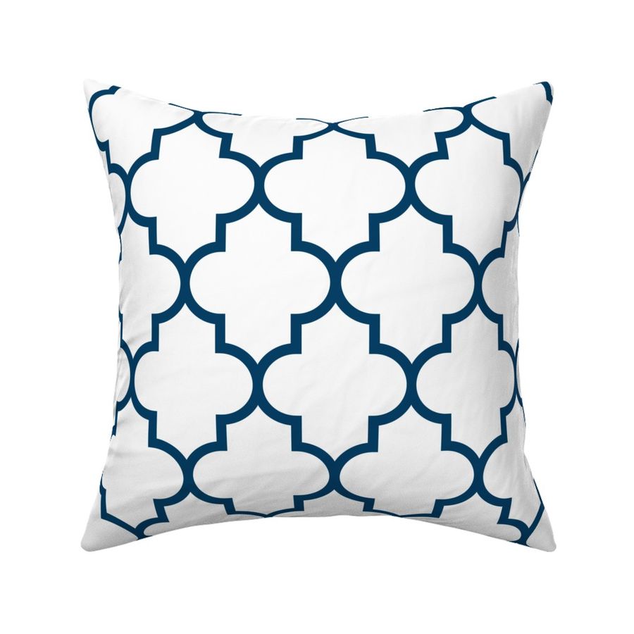 quatrefoil LG navy blue on white