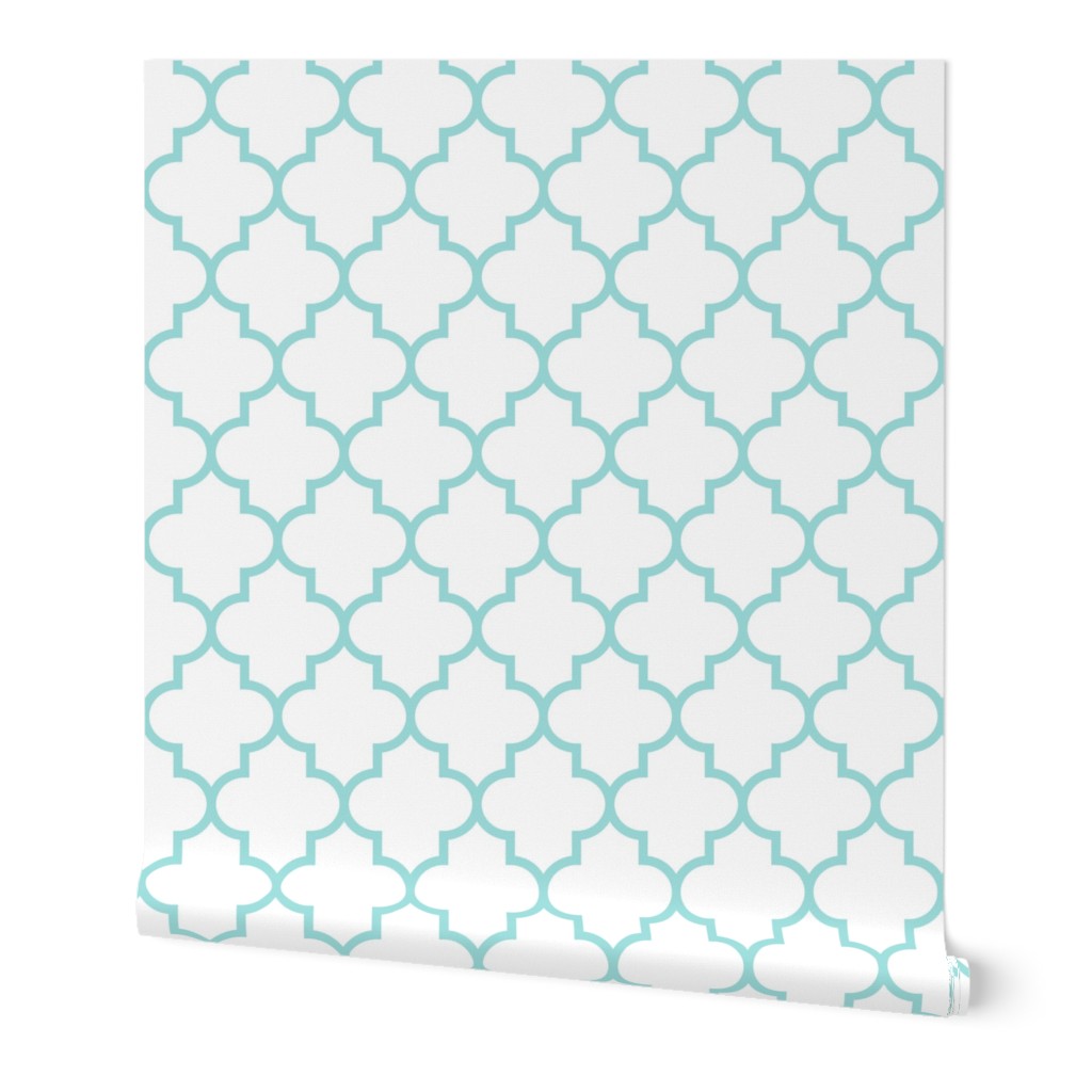 quatrefoil LG light teal on white