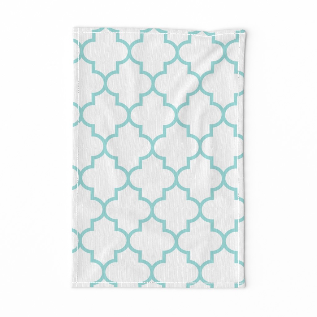 quatrefoil LG light teal on white