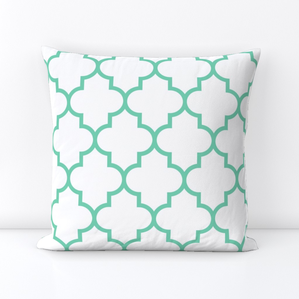 quatrefoil LG sea foam green on white