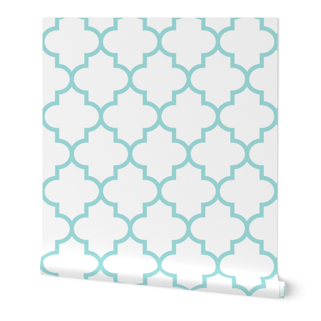 quatrefoil XL light teal on white