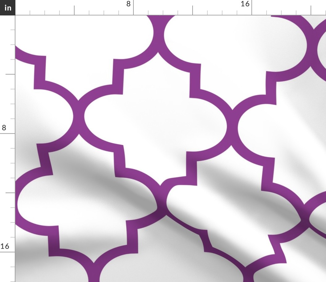 quatrefoil XL grape on white