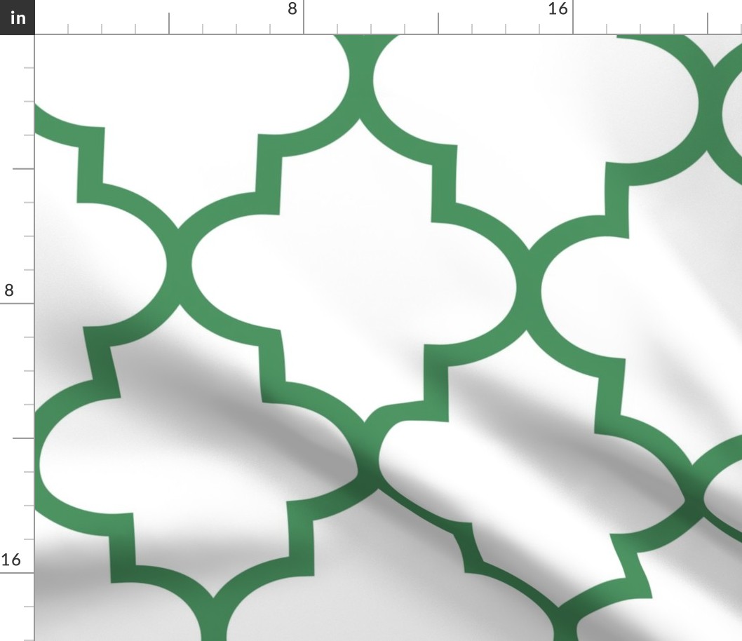 quatrefoil XL kelly green on white