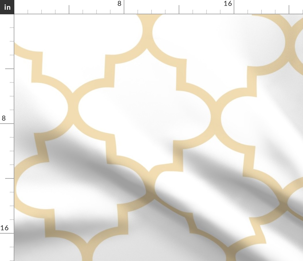 quatrefoil XL creamy banana on white