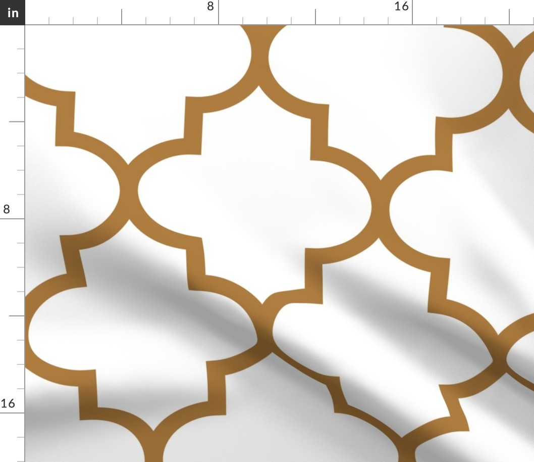 quatrefoil XL caramel on white