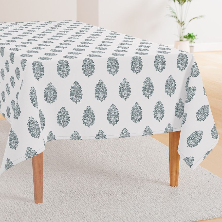 HOME_GOOD_RECTANGULAR_TABLE_CLOTH