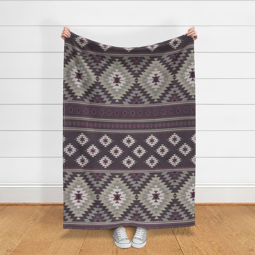 HOME_GOOD_THROW_BLANKET