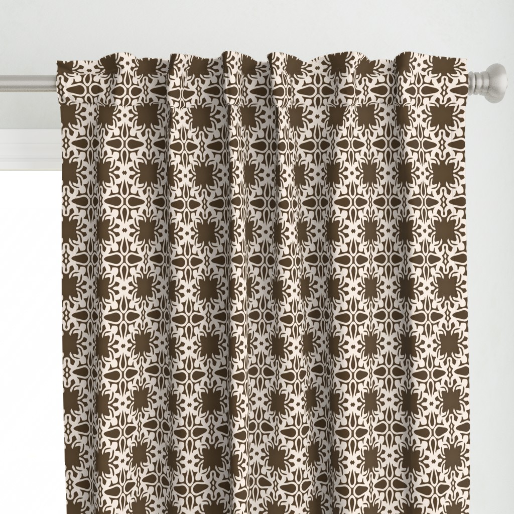 Raina, Quatrefoil, Brown and Cream, Medium