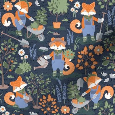 Small scale // The foxy gardener // orange foxes
