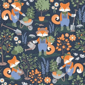 Small scale // The foxy gardener // orange foxes