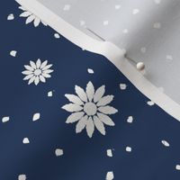 Wild Daisies: Navy Blue & Cream