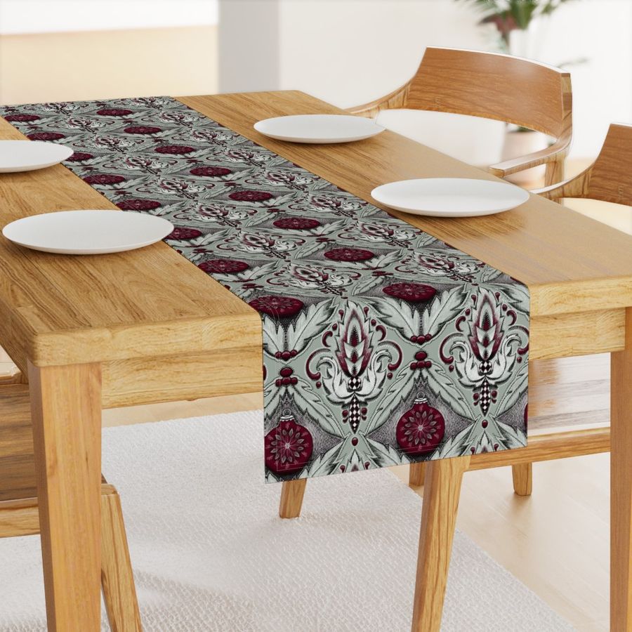 HOME_GOOD_TABLE_RUNNER