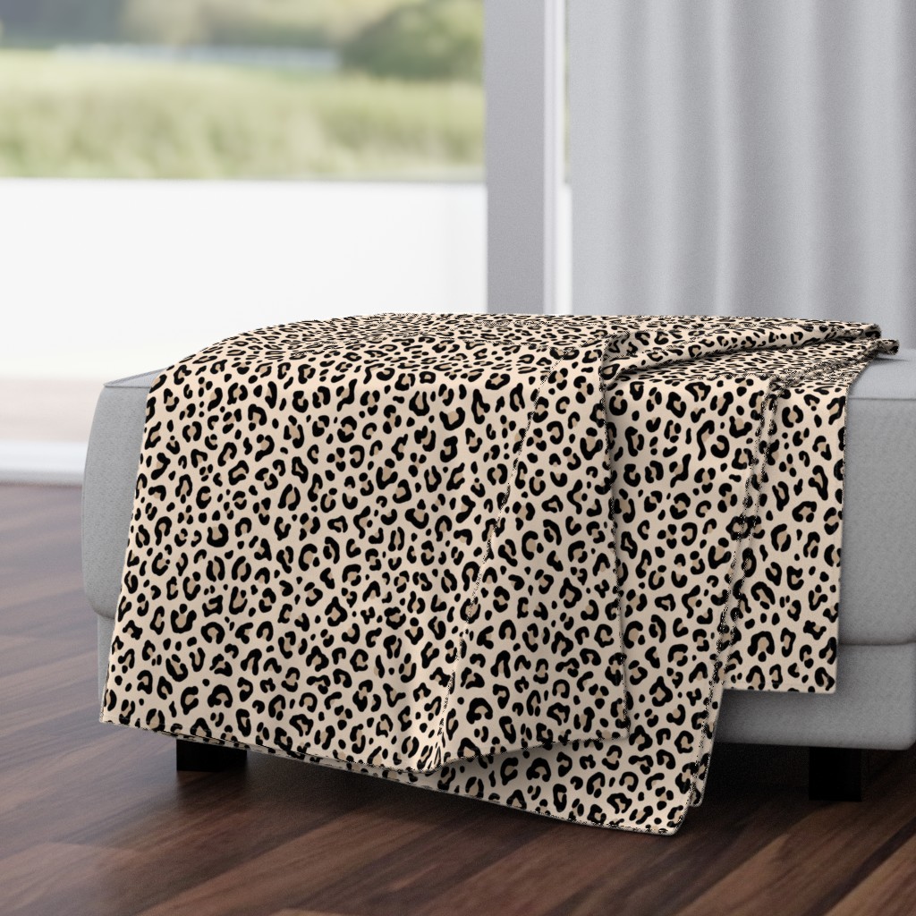 ★ BLACK and WHITE LEOPARD - LEOPARD PRINT in ECRU ★ Medium Scale / Collection : Leopard spots – Punk Rock Animal Print