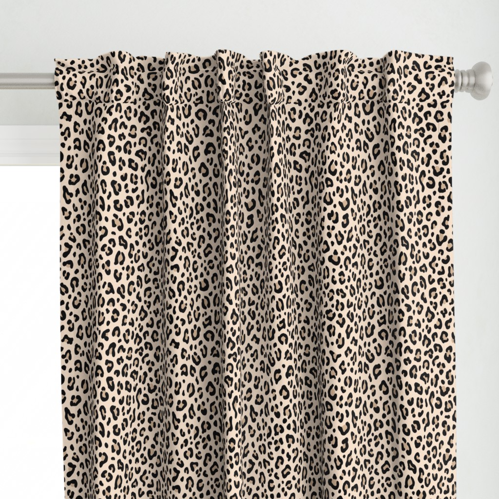 ★ BLACK and WHITE LEOPARD - LEOPARD PRINT in ECRU ★ Medium Scale / Collection : Leopard spots – Punk Rock Animal Print