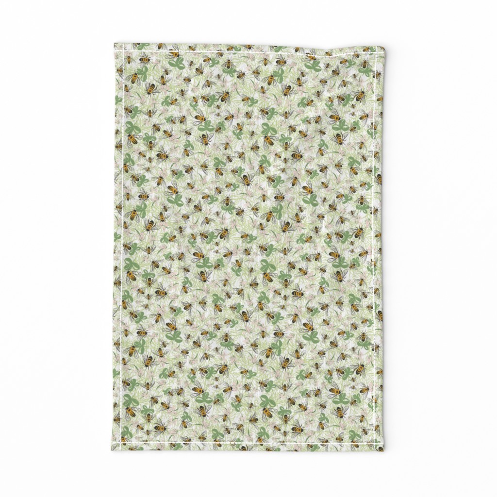 Clover Bee Ditsy - natural with grass green