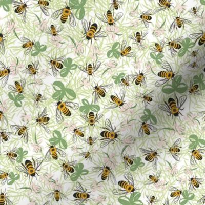 Clover Bee Ditsy - natural with grass green