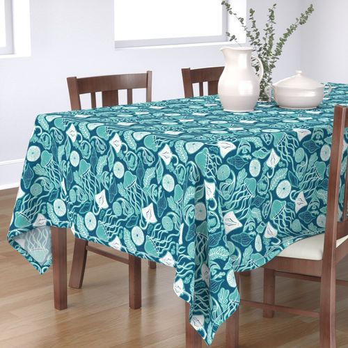 HOME_GOOD_RECTANGULAR_TABLE_CLOTH