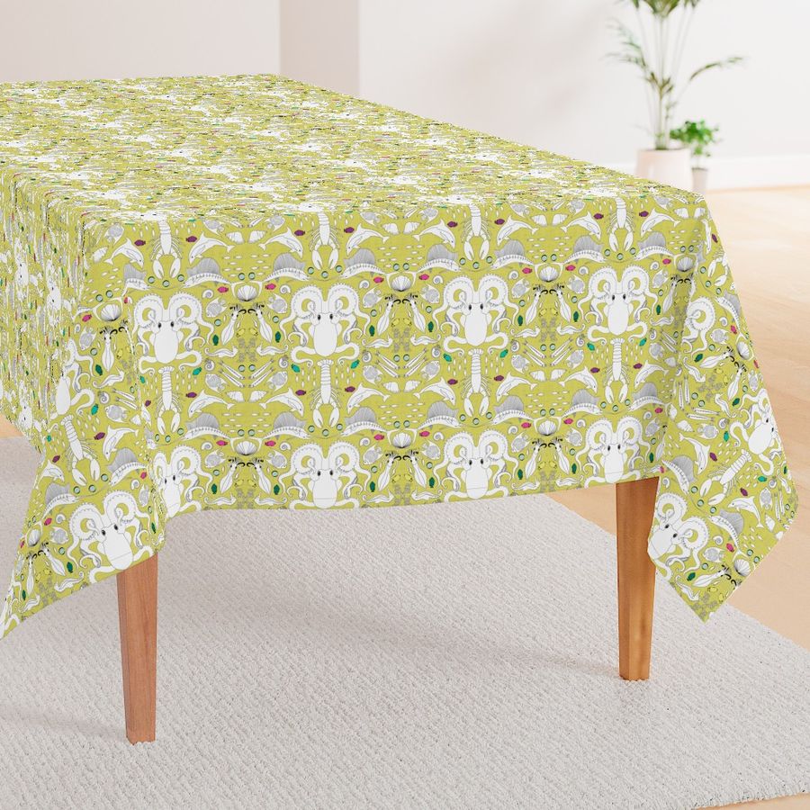 HOME_GOOD_RECTANGULAR_TABLE_CLOTH