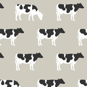 (med scale) cows on beige - farm life - farm patchwork fabric - browns coordinate C18BS