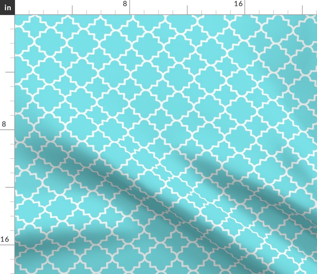 Quatrefoil lattice - White on aqua blue
