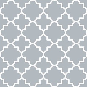Quatrefoil lattice on Silver grey background