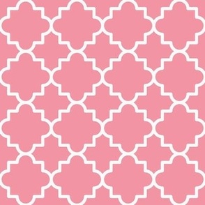 Quatrefoil lattice - White on soft pink