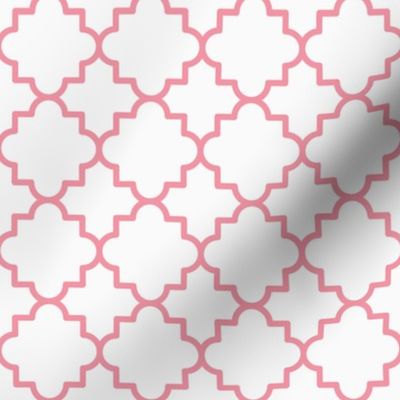 Quatrefoil lattice - Soft pink on white
