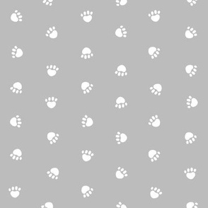 pet quilt e coordinate paws grey