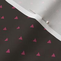 Triangular Leaves Polka / Chocolate