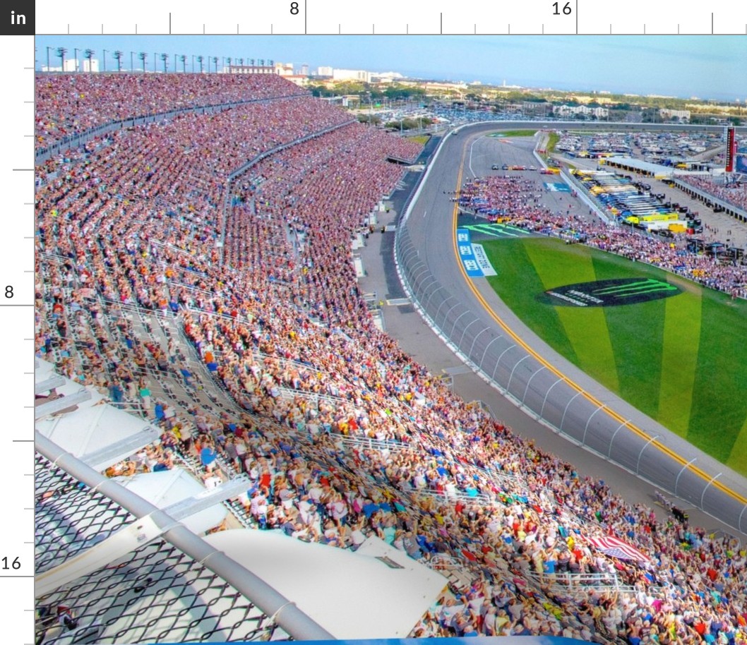 9-9    Air Force Thunderbirds perform the flyover for the Daytona 500.
