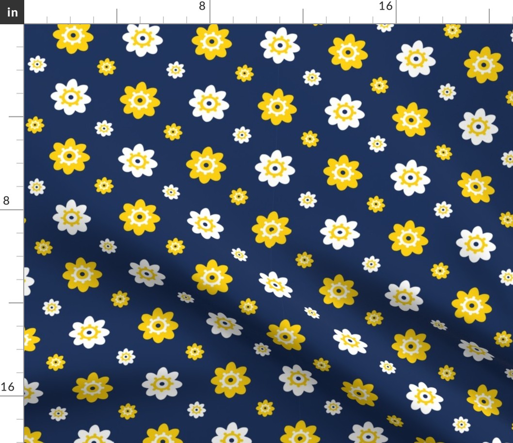 Michigan Wolverines Navy with White and Yellow Flowers