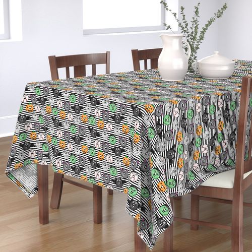 HOME_GOOD_RECTANGULAR_TABLE_CLOTH