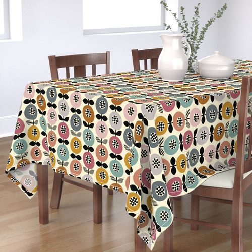 HOME_GOOD_RECTANGULAR_TABLE_CLOTH