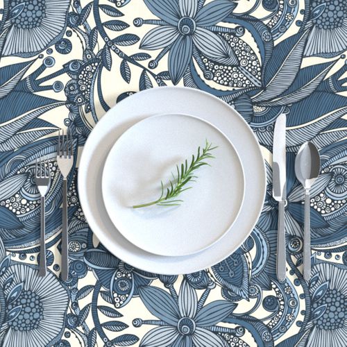 HOME_GOOD_RECTANGULAR_TABLE_CLOTH