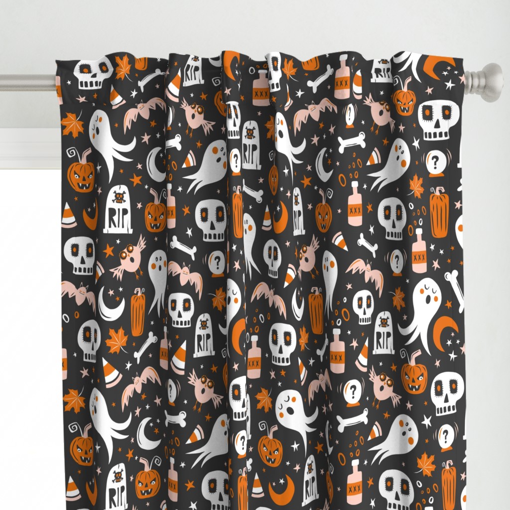 Halloween Haunting - Black Jumbo Scale