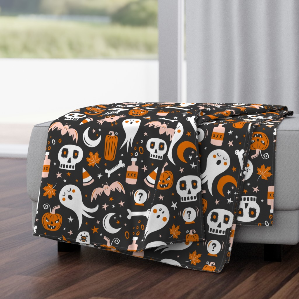 Halloween Haunting - Black Jumbo Scale