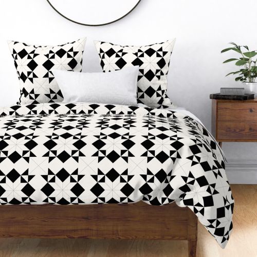 Morning Star Graphic Quilt: Black & Cream Cheater Quilt