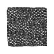 Classic Chinese Flower Pattern Black White