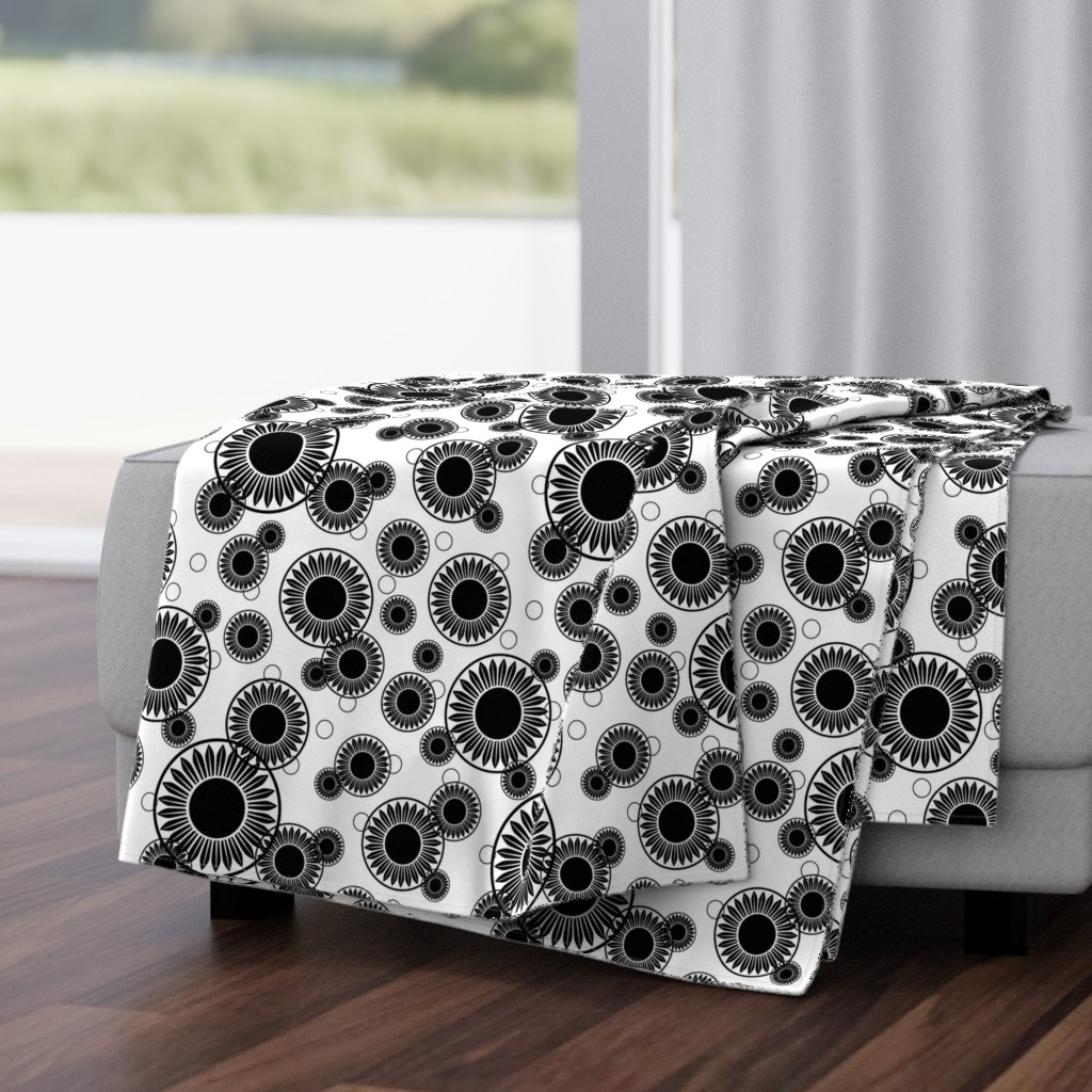 Floral Motif Black White Large