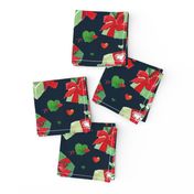 lovely wrapped aquarel christmas presents | red and green