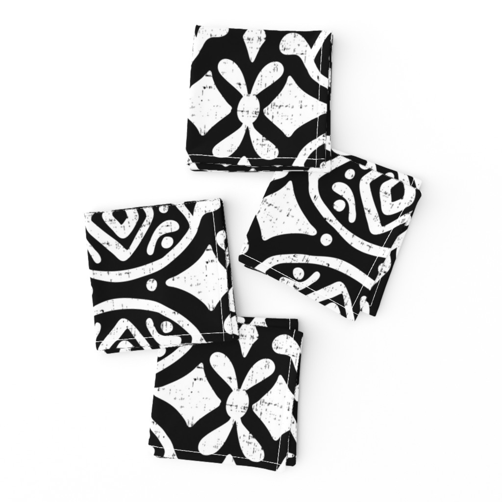 Zara - Jumbo Scale Black & White Geometric