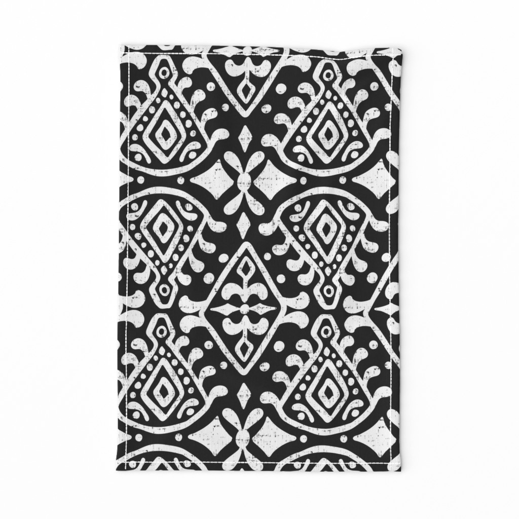 Zara - Jumbo Scale Black & White Geometric