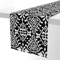 Zara - Jumbo Scale Black & White Geometric